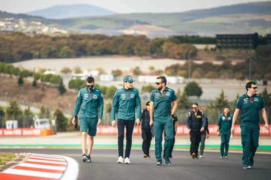 Lance Stroll (CDN) Aston Martin F1 Team walks the circuit with the team.
07.10.2021. Formula 1 World Championship, Rd 16, Turkish Grand Prix, Istanbul, Turkey, Preparation Day.
- www.xpbimages.com, EMail: requests@xpbimages.com © Copyright: Bearne / XPB Images