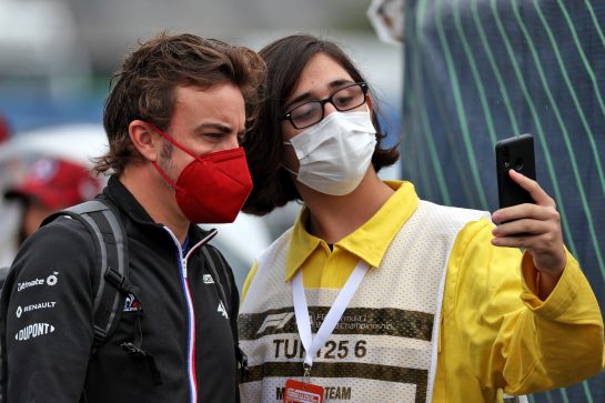 Fernando Alonso (ESP) Alpine F1 Team.
09.10.2021. Formula 1 World Championship, Rd 16, Turkish Grand Prix, Istanbul, Turkey, Qualifying Day.
- www.xpbimages.com, EMail: requests@xpbimages.com © Copyright: Batchelor / XPB Images