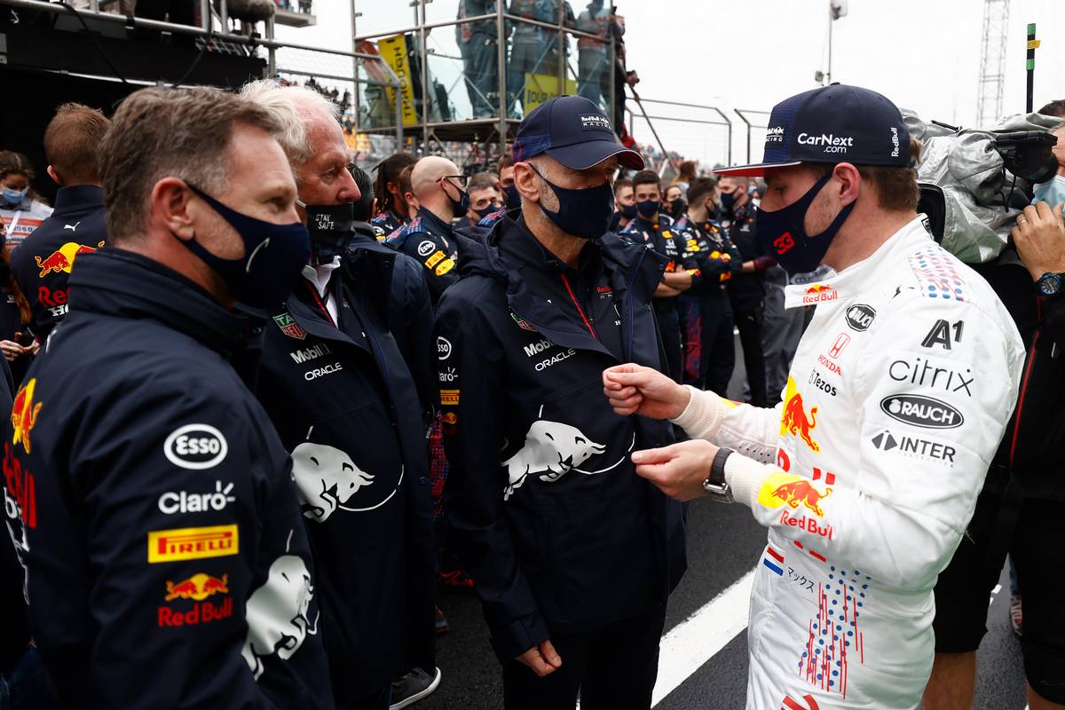 Max Verstappen (NLD) Red Bull Racing with Christian Horner (GBR) Red Bull Racing Team Principal; Dr Helmut Marko (AUT) Red Bull Motorsport Consultant; and Adrian Newey (GBR) Red Bull Racing Chief Technical Officer in parc ferme. 10.10.2021. Formula 1 World Championship, Rd 16, Turkish Grand Prix, Istanbul