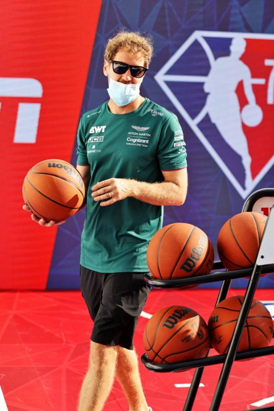 Sebastian Vettel (GER) Aston Martin F1 Team plays basketball in the paddock.
21.10.2021. Formula 1 World Championship, Rd 17, United States Grand Prix, Austin, Texas, USA, Preparation Day.
- www.xpbimages.com, EMail: requests@xpbimages.com © Copyright: Moy / XPB Images