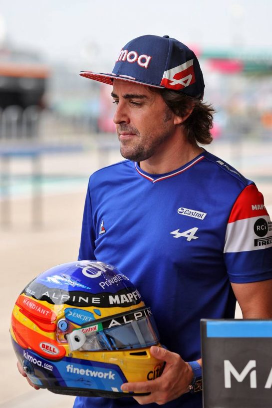 Fernando Alonso (ESP) Alpine F1 Team with a helmet supporting those affected by the La Palma volcanic eruption.
21.10.2021. Formula 1 World Championship, Rd 17, United States Grand Prix, Austin, Texas, USA, Preparation Day.
- www.xpbimages.com, EMail: requests@xpbimages.com © Copyright: Moy / XPB Images
