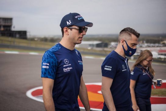 Nicholas Latifi (CDN) Williams Racing walks the circuit with the team.
21.10.2021. Formula 1 World Championship, Rd 17, United States Grand Prix, Austin, Texas, USA, Preparation Day.
- www.xpbimages.com, EMail: requests@xpbimages.com © Copyright: Bearne / XPB Images