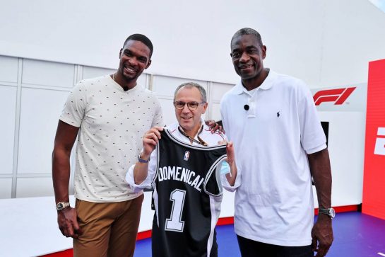 (L to R): Chris Bosh (USA) Former Basketball Player with Stefano Domenicali (ITA) Formula One President and CEO and Dikembe Mutombo, Former Basketball Player.
21.10.2021. Formula 1 World Championship, Rd 17, United States Grand Prix, Austin, Texas, USA, Preparation Day.
- www.xpbimages.com, EMail: requests@xpbimages.com © Copyright: Moy / XPB Images