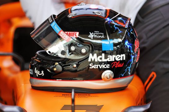 The helmet of Daniel Ricciardo (AUS) McLaren.
22.10.2021. Formula 1 World Championship, Rd 17, United States Grand Prix, Austin, Texas, USA, Practice Day.
- www.xpbimages.com, EMail: requests@xpbimages.com © Copyright: Batchelor / XPB Images