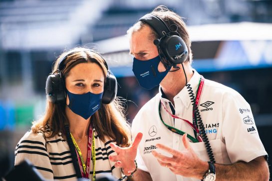 (L to R): Pippa Middleton (GBR) with James Matthews (GBR) Eden Rock Group CEO - Williams Racing Board Member.
22.10.2021. Formula 1 World Championship, Rd 17, United States Grand Prix, Austin, Texas, USA, Practice Day.
- www.xpbimages.com, EMail: requests@xpbimages.com © Copyright: Bearne / XPB Images