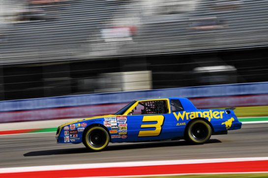 Daniel Ricciardo (AUS) McLaren drives Dale Earnhardts 1984 Wrangler Chevrolet Monte Carlo.
23.10.2021. Formula 1 World Championship, Rd 17, United States Grand Prix, Austin, Texas, USA, Qualifying Day.
- www.xpbimages.com, EMail: requests@xpbimages.com © Copyright: Price / XPB Images