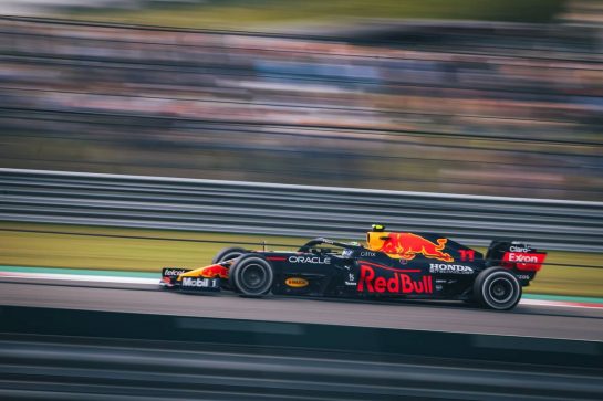 Sergio Perez (MEX) Red Bull Racing RB16B.
23.10.2021. Formula 1 World Championship, Rd 17, United States Grand Prix, Austin, Texas, USA, Qualifying Day.
- www.xpbimages.com, EMail: requests@xpbimages.com © Copyright: Bearne / XPB Images