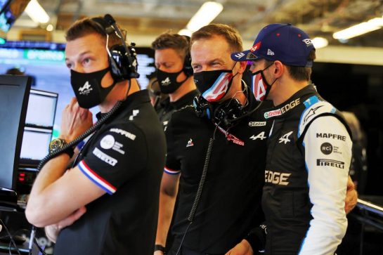 Laurent Rossi (FRA) Alpine Chief Executive Officer with Esteban Ocon (FRA) Alpine F1 Team.
23.10.2021. Formula 1 World Championship, Rd 17, United States Grand Prix, Austin, Texas, USA, Qualifying Day.
- www.xpbimages.com, EMail: requests@xpbimages.com © Copyright: Moy / XPB Images