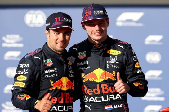 Pole for Max Verstappen (NLD) Red Bull Racing RB16B and 3rd for Sergio Perez (MEX) Red Bull Racing RB16B.
23.10.2021. Formula 1 World Championship, Rd 17, United States Grand Prix, Austin, Texas, USA, Qualifying Day.
- www.xpbimages.com, EMail: requests@xpbimages.com © Copyright: Batchelor / XPB Images