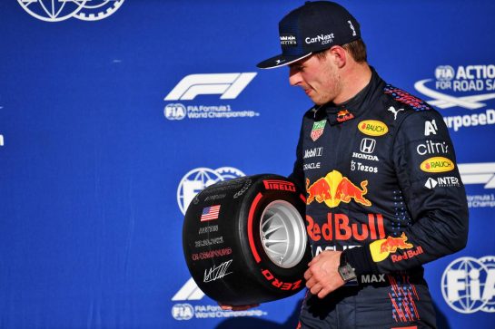 Max Verstappen (NLD) Red Bull Racing celebrates with the Pirelli Pole Position Award in qualifying parc ferme.
23.10.2021. Formula 1 World Championship, Rd 17, United States Grand Prix, Austin, Texas, USA, Qualifying Day.
- www.xpbimages.com, EMail: requests@xpbimages.com © Copyright: Price / XPB Images