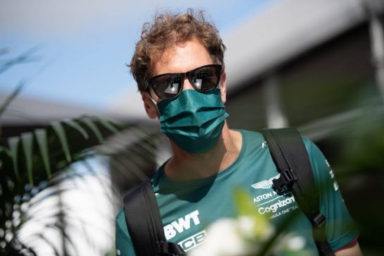 Sebastian Vettel (GER) Aston Martin F1 Team.
23.10.2021. Formula 1 World Championship, Rd 17, United States Grand Prix, Austin, Texas, USA, Qualifying Day.
- www.xpbimages.com, EMail: requests@xpbimages.com © Copyright: Price / XPB Images