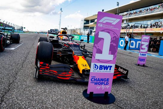 Pole sitter Max Verstappen (NLD) Red Bull Racing RB16B in qualifying parc ferme.
23.10.2021. Formula 1 World Championship, Rd 17, United States Grand Prix, Austin, Texas, USA, Qualifying Day.
- www.xpbimages.com, EMail: requests@xpbimages.com © Copyright: FIA Pool Image for Editorial Use Only