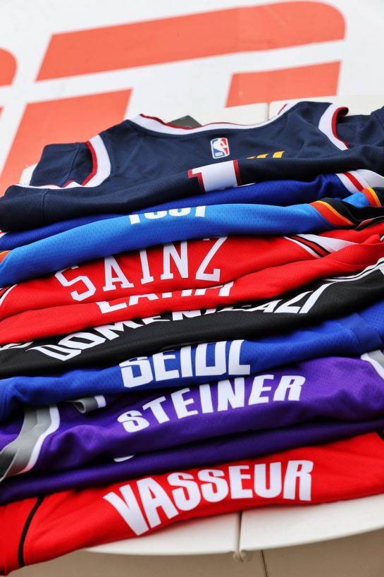 Paddock atmosphere - basketball vests.
24.10.2021. Formula 1 World Championship, Rd 17, United States Grand Prix, Austin, Texas, USA, Race Day.
- www.xpbimages.com, EMail: requests@xpbimages.com © Copyright: Moy / XPB Images