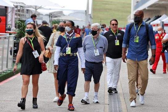 George Lucas (USA) Star Wars Creator with other guests.
24.10.2021. Formula 1 World Championship, Rd 17, United States Grand Prix, Austin, Texas, USA, Race Day.
- www.xpbimages.com, EMail: requests@xpbimages.com © Copyright: Moy / XPB Images