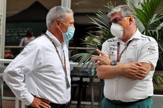 (L to R): Chase Carey (USA) with Otmar Szafnauer (USA) Aston Martin F1 Team Principal and CEO.
24.10.2021. Formula 1 World Championship, Rd 17, United States Grand Prix, Austin, Texas, USA, Race Day.
- www.xpbimages.com, EMail: requests@xpbimages.com © Copyright: Moy / XPB Images
