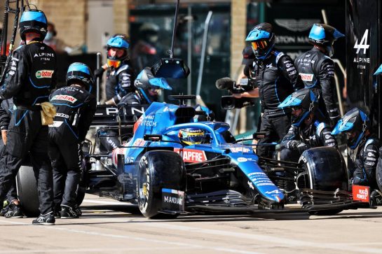 Fernando Alonso (ESP) Alpine F1 Team A521 makes a pit stop.
24.10.2021. Formula 1 World Championship, Rd 17, United States Grand Prix, Austin, Texas, USA, Race Day.
- www.xpbimages.com, EMail: requests@xpbimages.com © Copyright: Moy / XPB Images
