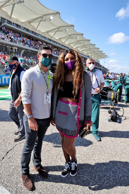(L to R): Rory McIlroy (GBR) Professional Golfer with Serena Williams (USA) Tennis Player on the grid.
24.10.2021. Formula 1 World Championship, Rd 17, United States Grand Prix, Austin, Texas, USA, Race Day.
- www.xpbimages.com, EMail: requests@xpbimages.com © Copyright: Moy / XPB Images
