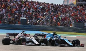 Alonso blasts FIA's 'random rules' after Raikkonen call