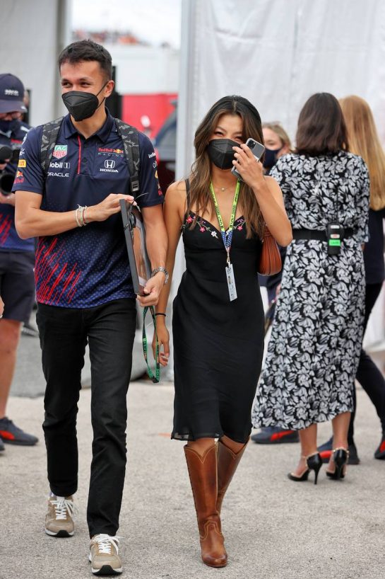 Alexander Albon (THA) Red Bull Racing Reserve and Development Driver with his girlfriend Lily Muni He (CHN) Professional Golfer.
24.10.2021. Formula 1 World Championship, Rd 17, United States Grand Prix, Austin, Texas, USA, Race Day.
- www.xpbimages.com, EMail: requests@xpbimages.com © Copyright: Moy / XPB Images