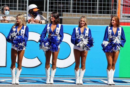 Dallas Cowboys Cheerleaders on the grid.
24.10.2021. Formula 1 World Championship, Rd 17, United States Grand Prix, Austin, Texas, USA, Race Day.
- www.xpbimages.com, EMail: requests@xpbimages.com © Copyright: Moy / XPB Images