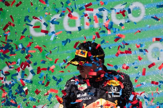 Race winner Max Verstappen (NLD) Red Bull Racing celebrates on the podium.
24.10.2021. Formula 1 World Championship, Rd 17, United States Grand Prix, Austin, Texas, USA, Race Day.
- www.xpbimages.com, EMail: requests@xpbimages.com © Copyright: Price / XPB Images