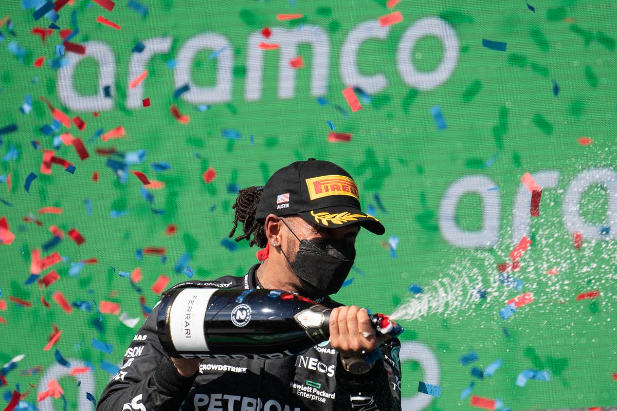 Lewis Hamilton (GBR) Mercedes AMG F1 celebrates his second position on the podium. 24.10.2021. Formula 1 World Championship, Rd 17, United States Grand Prix, Austin