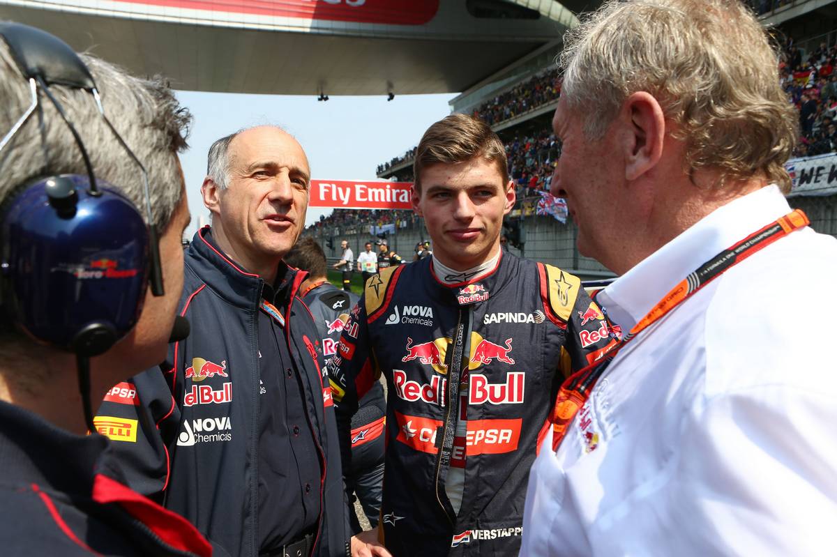 Franz Tost (AUT) Scuderia Toro Rosso Team Principal with Max Verstappen (NLD) Scuderia Toro Rosso and Dr Helmut Marko (AUT) Red Bull Motorsport Consultant on the grid.