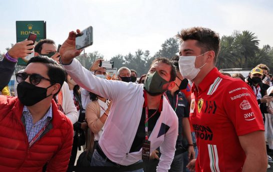 Charles Leclerc (MON) Ferrari with fans.
05.11.2021. Formula 1 World Championship, Rd 18, Mexican Grand Prix, Mexico City, Mexico, Practice Day.
- www.xpbimages.com, EMail: requests@xpbimages.com © Copyright: Batchelor / XPB Images