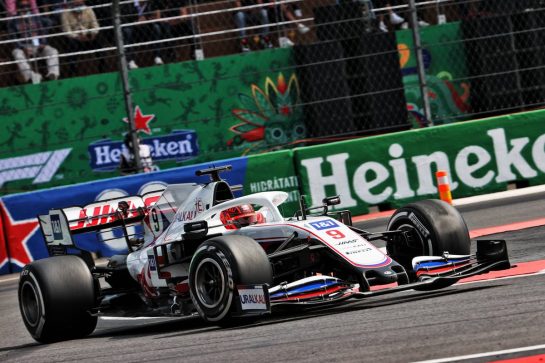 Nikita Mazepin (RUS) Haas F1 Team VF-21.
05.11.2021. Formula 1 World Championship, Rd 18, Mexican Grand Prix, Mexico City, Mexico, Practice Day.
- www.xpbimages.com, EMail: requests@xpbimages.com © Copyright: Batchelor / XPB Images
