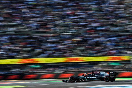 Lewis Hamilton (GBR) Mercedes AMG F1 W12.
05.11.2021. Formula 1 World Championship, Rd 18, Mexican Grand Prix, Mexico City, Mexico, Practice Day.
- www.xpbimages.com, EMail: requests@xpbimages.com © Copyright: Carrezevoli / XPB Images