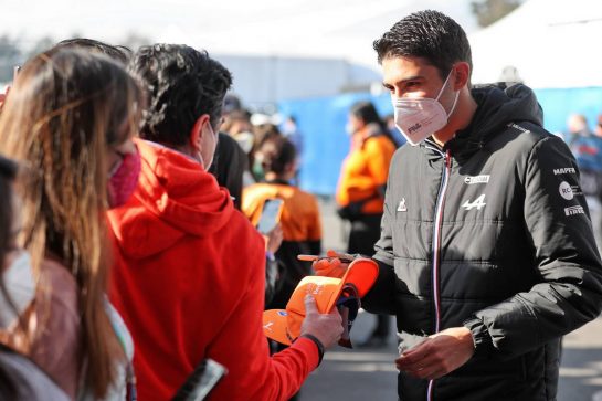Esteban Ocon (FRA) Alpine F1 Team signs autographs for the fans.
06.11.2021. Formula 1 World Championship, Rd 18, Mexican Grand Prix, Mexico City, Mexico, Qualifying Day.
- www.xpbimages.com, EMail: requests@xpbimages.com © Copyright: Batchelor / XPB Images