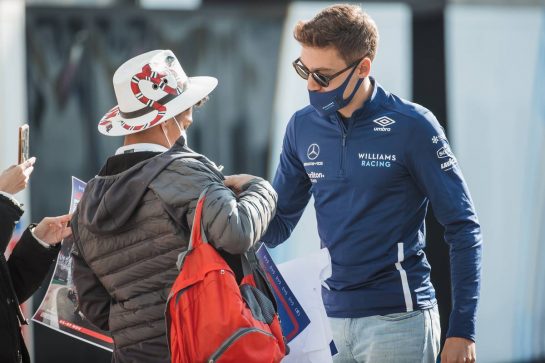 George Russell (GBR) Williams Racing signs autographs for the fans.
06.11.2021. Formula 1 World Championship, Rd 18, Mexican Grand Prix, Mexico City, Mexico, Qualifying Day.
- www.xpbimages.com, EMail: requests@xpbimages.com © Copyright: Batchelor / XPB Images