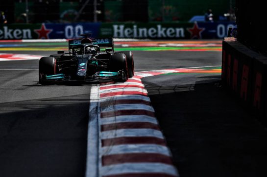 Lewis Hamilton (GBR) Mercedes AMG F1 W12.
06.11.2021. Formula 1 World Championship, Rd 18, Mexican Grand Prix, Mexico City, Mexico, Qualifying Day.
- www.xpbimages.com, EMail: requests@xpbimages.com © Copyright: Carrezevoli / XPB Images