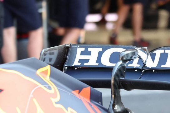 Repairs on the rear wing of the RedBull.
06.11.2021. Formula 1 World Championship, Rd 18, Mexican Grand Prix, Mexico City, Mexico, Qualifying Day.
- www.xpbimages.com, EMail: requests@xpbimages.com © Copyright: Batchelor / XPB Images