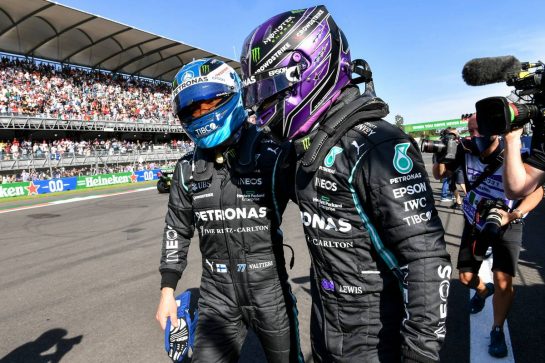 (L to R): Valtteri Bottas (FIN) Mercedes AMG F1 celebrates his pole position in qualifying parc ferme with second placed team mate Lewis Hamilton (GBR) Mercedes AMG F1.
06.11.2021. Formula 1 World Championship, Rd 18, Mexican Grand Prix, Mexico City, Mexico, Qualifying Day.
- www.xpbimages.com, EMail: requests@xpbimages.com © Copyright: FIA Pool Image for Editorial Use Only