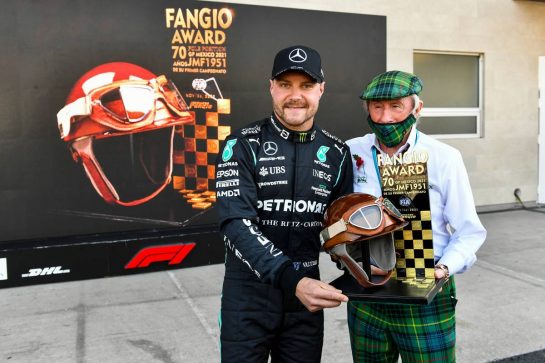 (L to R): Valtteri Bottas (FIN) Mercedes AMG F1 celebrates his pole position in qualifying parc ferme with the Fangio Award Replica Helmet, presented by Jackie Stewart (GBR).
06.11.2021. Formula 1 World Championship, Rd 18, Mexican Grand Prix, Mexico City, Mexico, Qualifying Day.
- www.xpbimages.com, EMail: requests@xpbimages.com © Copyright: FIA Pool Image for Editorial Use Only