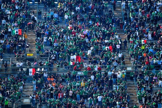 Circuit atmosphere - fans in the grandstand.
07.11.2021. Formula 1 World Championship, Rd 18, Mexican Grand Prix, Mexico City, Mexico, Race Day.
- www.xpbimages.com, EMail: requests@xpbimages.com © Copyright: Carrezevoli / XPB Images