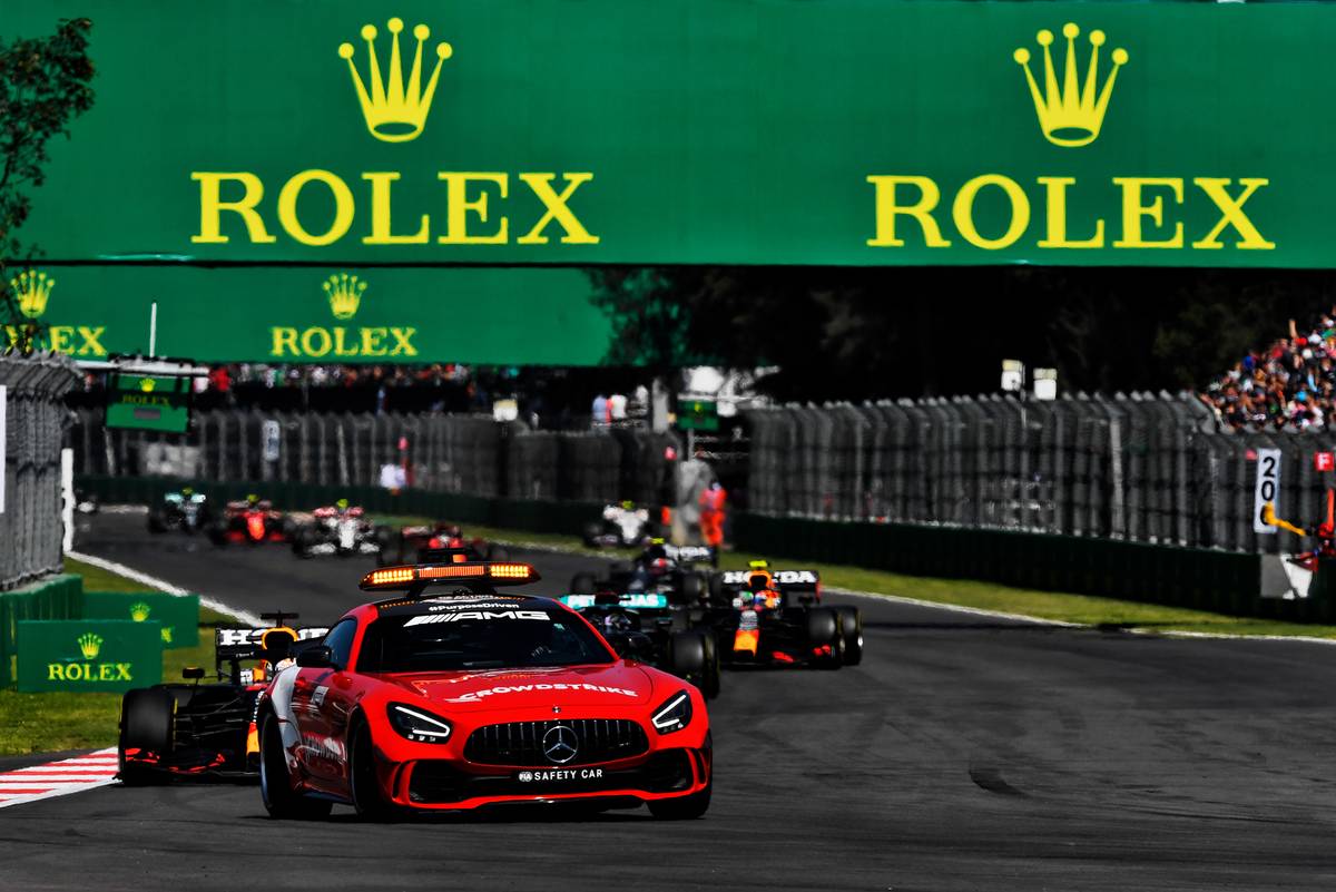 Max Verstappen (NLD) Red Bull Racing RB16B leads behind the Aston Martin FIA Safety Car. 07.11.2021. Formula 1 World Championship, Rd 18, Mexican Grand Prix, Mexico