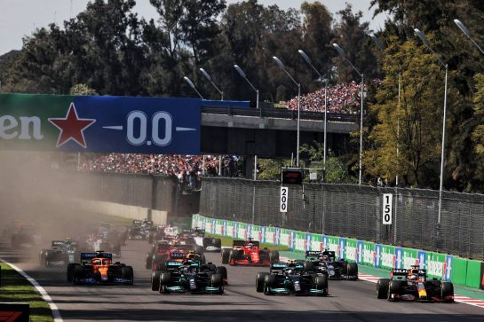 (L to R): Lewis Hamilton (GBR) Mercedes AMG F1 W12, Valtteri Bottas (FIN) Mercedes AMG F1 W12 and Max Verstappen (NLD) Red Bull Racing RB16B at the start of the race.
07.11.2021. Formula 1 World Championship, Rd 18, Mexican Grand Prix, Mexico City, Mexico, Race Day.
- www.xpbimages.com, EMail: requests@xpbimages.com © Copyright: Batchelor / XPB Images