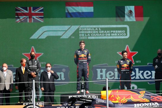 1st place Max Verstappen (NLD) Red Bull Racing RB16B, 2nd place Lewis Hamilton (GBR) Mercedes AMG F1 W12 and 3rd place Sergio Perez (MEX) Red Bull Racing.
07.11.2021. Formula 1 World Championship, Rd 18, Mexican Grand Prix, Mexico City, Mexico, Race Day.
- www.xpbimages.com, EMail: requests@xpbimages.com © Copyright: Batchelor / XPB Images