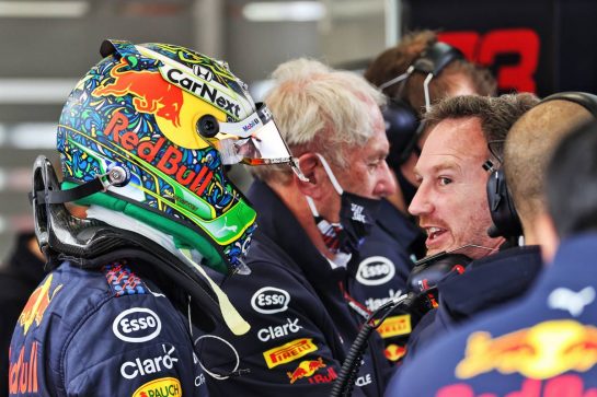 Max Verstappen (NLD) Red Bull Racing with Christian Horner (GBR) Red Bull Racing Team Principal.
12.11.2021. Formula 1 World Championship, Rd 19, Brazilian Grand Prix, Sao Paulo, Brazil, Qualifying Day.
- www.xpbimages.com, EMail: requests@xpbimages.com © Copyright: Batchelor / XPB Images