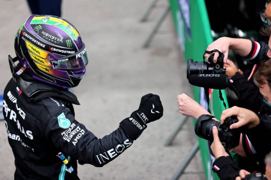 Lewis Hamilton (GBR) Mercedes AMG F1 W12 gets pole position for the sprint.
12.11.2021. Formula 1 World Championship, Rd 19, Brazilian Grand Prix, Sao Paulo, Brazil, Qualifying Day.
- www.xpbimages.com, EMail: requests@xpbimages.com © Copyright: Batchelor / XPB Images