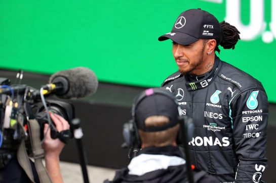 Lewis Hamilton (GBR) Mercedes AMG F1 W12 fastest qualifier.
12.11.2021. Formula 1 World Championship, Rd 19, Brazilian Grand Prix, Sao Paulo, Brazil, Qualifying Day.
- www.xpbimages.com, EMail: requests@xpbimages.com © Copyright: Batchelor / XPB Images