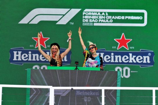 Circuit atmosphere - podium DJs.
14.11.2021. Formula 1 World Championship, Rd 19, Brazilian Grand Prix, Sao Paulo, Brazil, Race Day.
- www.xpbimages.com, EMail: requests@xpbimages.com © Copyright: Batchelor / XPB Images