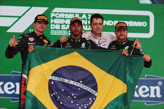 1st place Lewis Hamilton (GBR) Mercedes AMG F1 W12, 2nd place Max Verstappen (NLD) Red Bull Racing RB16B and 3rd place Valtteri Bottas (FIN) Mercedes AMG F1.
14.11.2021. Formula 1 World Championship, Rd 19, Brazilian Grand Prix, Sao Paulo, Brazil, Race Day.
- www.xpbimages.com, EMail: requests@xpbimages.com © Copyright: Batchelor / XPB Images