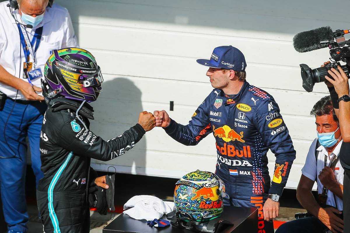 Race winner Lewis Hamilton (GBR) Mercedes AMG F1 celebrates with second placed Max Verstappen (NLD) Red Bull Racing in parc ferme. 14.11.2021. Formula 1 World Championship, Rd 19, Brazilian Grand Prix, Sao Paulo