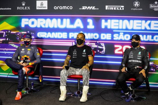 (L to R): Max Verstappen (NLD) Red Bull Racing; Lewis Hamilton (GBR) Mercedes AMG F1; and Valtteri Bottas (FIN) Mercedes AMG F1, in the post race FIA Press Conference.
14.11.2021. Formula 1 World Championship, Rd 19, Brazilian Grand Prix, Sao Paulo, Brazil, Race Day.
- www.xpbimages.com, EMail: requests@xpbimages.com © Copyright: FIA Pool Image for Editorial Use Only
