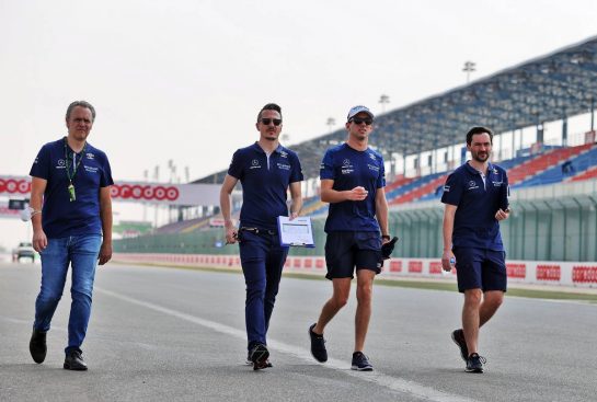 Nicholas Latifi (CDN) Williams Racing walks the circuit with the team.
18.11.2021. Formula 1 World Championship, Rd 20, Qatar Grand Prix, Doha, Qatar, Preparation Day.
- www.xpbimages.com, EMail: requests@xpbimages.com © Copyright: Moy / XPB Images
