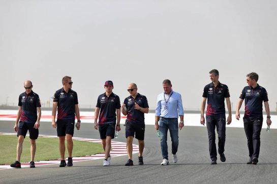 Max Verstappen (NLD) Red Bull Racing walks the circuit with his father Jos Verstappen (NLD) and the team.
18.11.2021. Formula 1 World Championship, Rd 20, Qatar Grand Prix, Doha, Qatar, Preparation Day.
- www.xpbimages.com, EMail: requests@xpbimages.com © Copyright: Moy / XPB Images