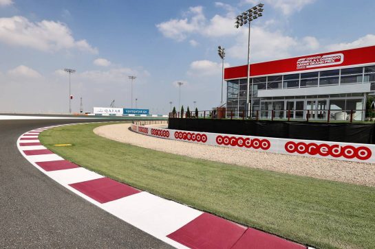 Circuit atmosphere - kerb detail.
18.11.2021. Formula 1 World Championship, Rd 20, Qatar Grand Prix, Doha, Qatar, Preparation Day.
- www.xpbimages.com, EMail: requests@xpbimages.com © Copyright: Moy / XPB Images
